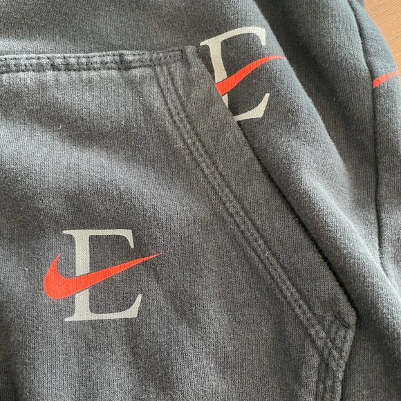 Nike logo with swoosh boys hoodie in black SZ M - Picture 2 of 5